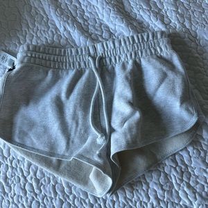 aritzia gray shorts